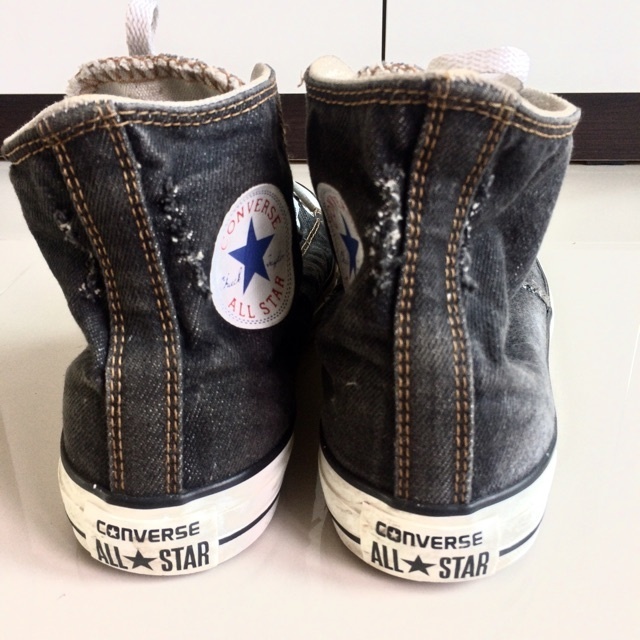 Converse all star scratch hi Black รองเท้าคอนเวิร์สหุ้มข้อรุ่นคลาสสิคสีดำเนื้อผ้ายีนส์ มือสอง แฟชั่