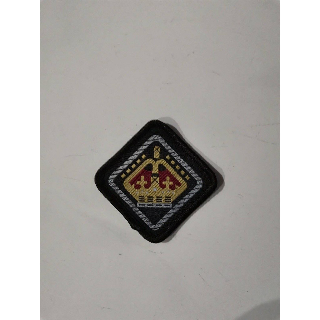 UK QUEEN SCOUT OLD BADGE 53MM