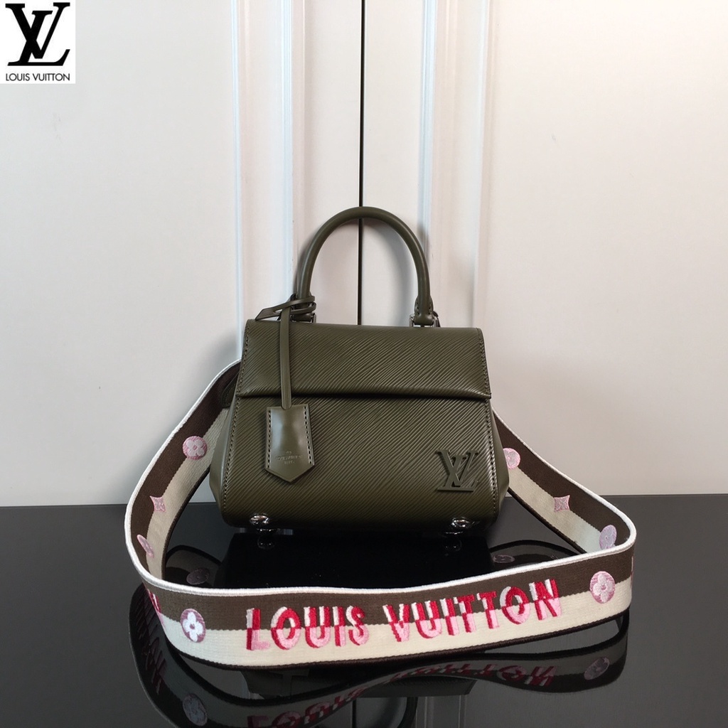 หลุยส์วิตตอง Louis Vuitton กระเป๋าถือ lv 0 💰 m58928 army green (running roll) [] กระเป๋าสะพาย cluny mini sbags รุ่น tzd