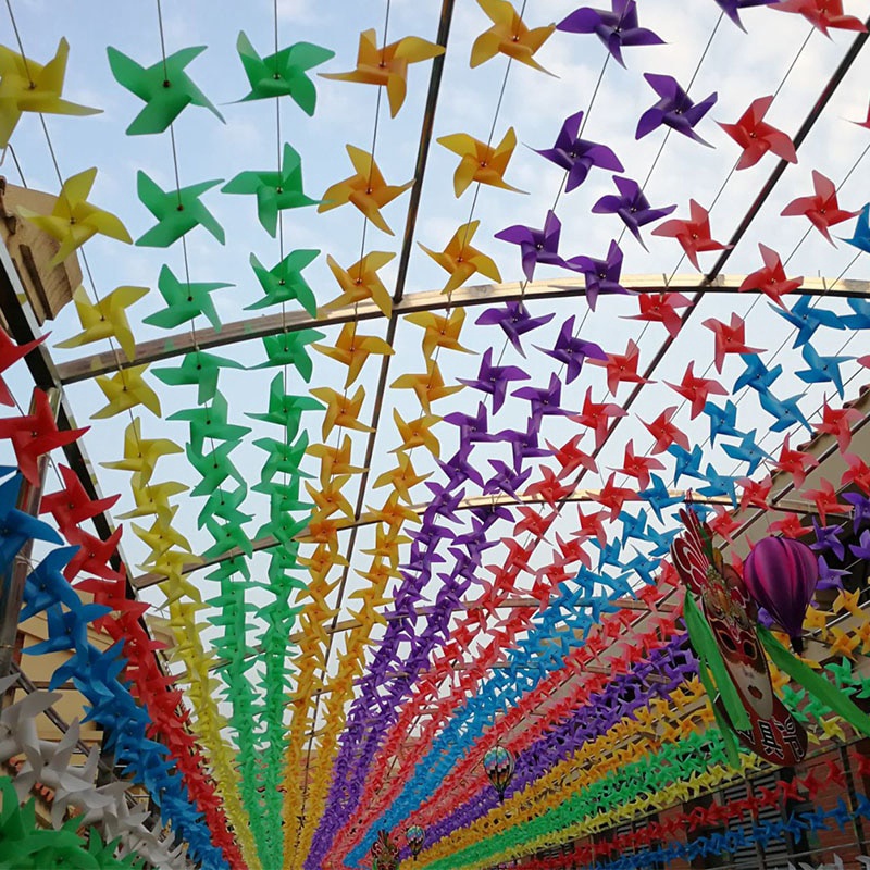 100ชิ้นพลาสติกกังหันลมของเล่นสวนสนามหญ้าพรรคตกแต่งของเล่นสําหรับเด็ก