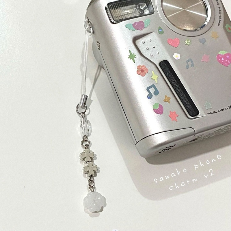 Ch*【พร้อมส่ง】จี้คริสตัล รูปใบไม้สี่ใบ แฮนด์เมด หรูหรา สําหรับห้อยโทรศัพท์มือถือ - รูปที่ 2