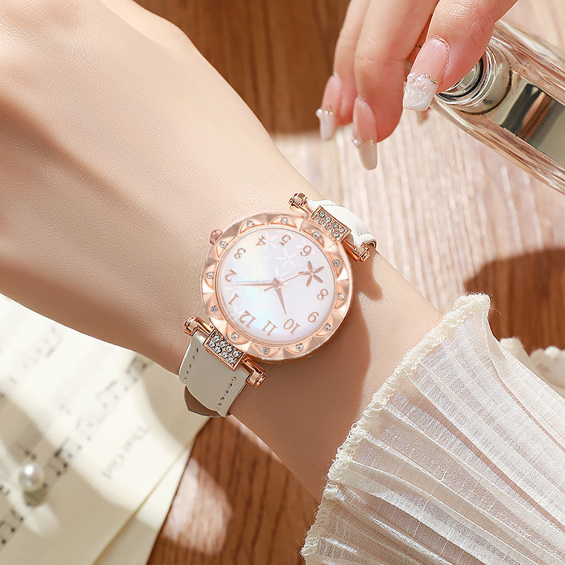 Watch+Jewelry นาฬิกาผู้หญิงสายหนัง Starfish Dial Lady Quartz Watches Set