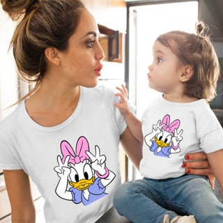 ใหม่ เสื้อยืดลําลอง แขนสั้น พิมพ์ลาย Donald Duck Daisy &amp; Minnie Family Look สําหรับแม่ และลูกสาว