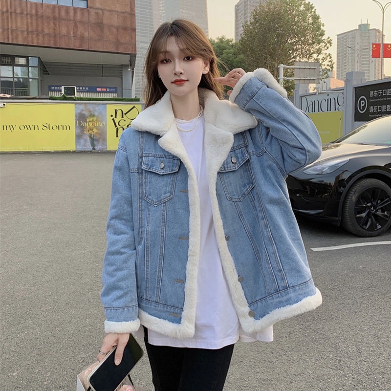 【สินค้าพร้อม】 เสื้อแจ็กเก็ตยีน ผ้าฝ้าย แบบหนา สองด้าน ทรงหลวม ขนาดใหญ่ เข้ากับทุกการแต่งกาย แฟชั่นฤดูหนาว สไตล์เกาหลี สําหรับผู้หญิง