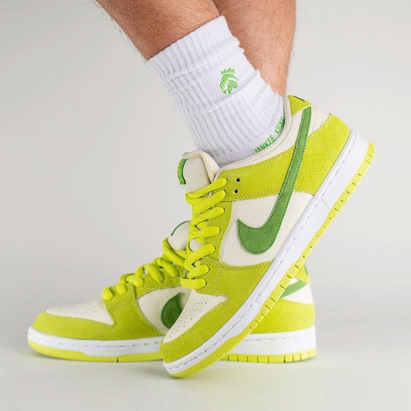 (ส่งฟรี) Nike SB Dunk Low Green Apple ผ้าใบของแท้ 100% วิ่ง  nike รองเท้า free shipping
