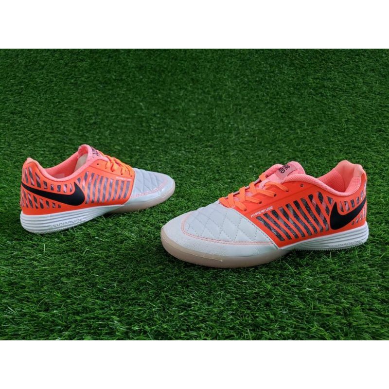 Sepatu Futsal Nike Lunar Gato II สีขาว สีส้ม สีดำ IC สันทนาการ