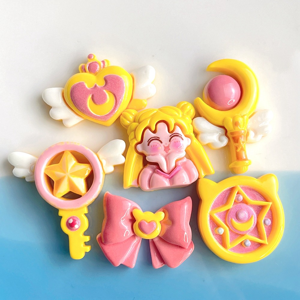 [4 #] การ์ตูนเซเลอร์มูนแวววาว อุปกรณ์เสริมเรซิน กาวครีม เครื่องประดับผม diy เชือกรัดผม หัวเข็มขัดรองเท้า ตกแต่งความงาม รูรองเท้า หัวเข็มขัด อุปกรณ์เสริม SC