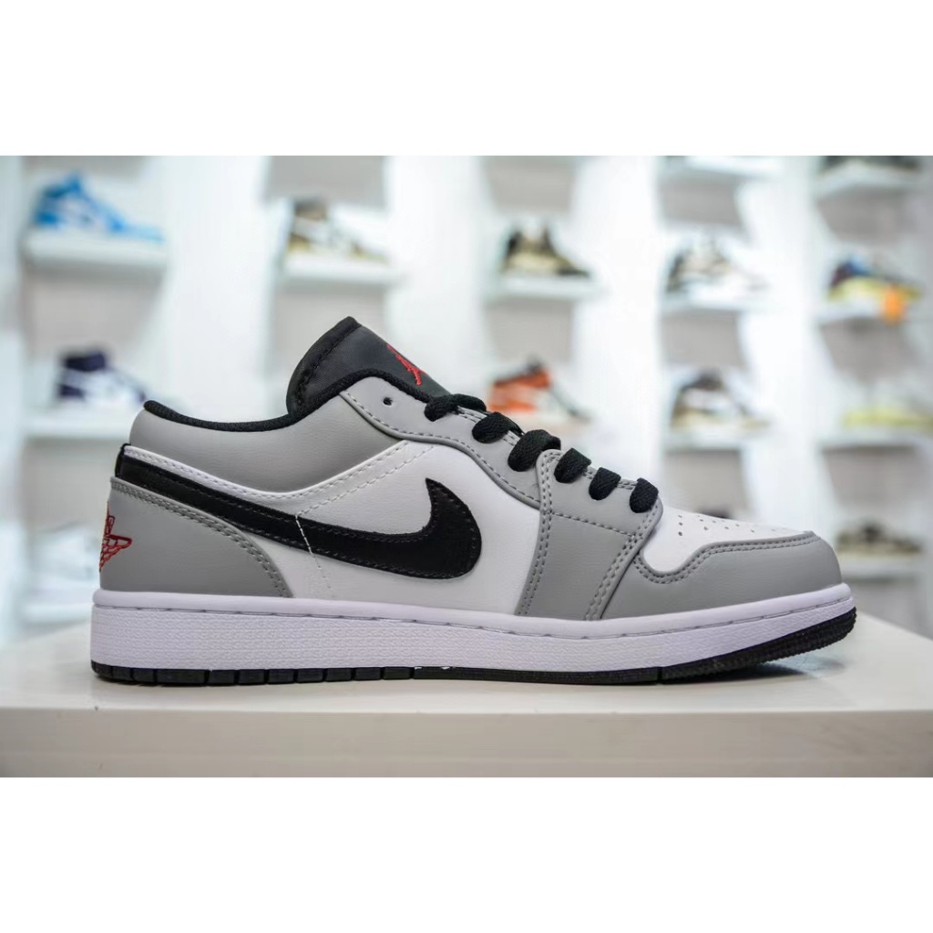 【พร้อมส่ง แท้%】Nike Air Jordan 1 Low"Light Smoke Grey" 553558-030 องเท้าผ้าใบ  nike รองเท้า train