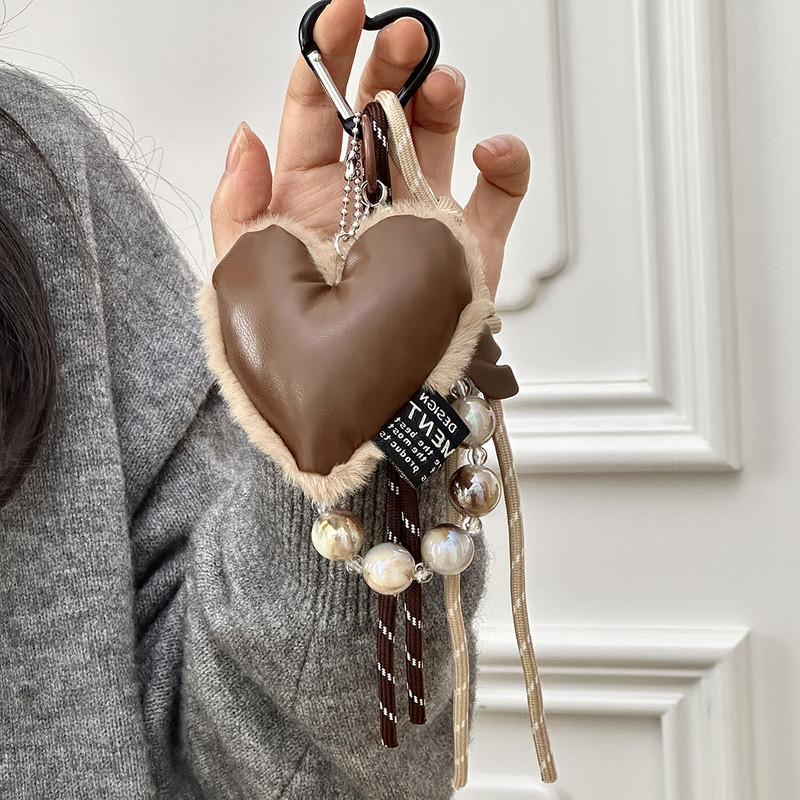 Mountaineering Buckle Plush Heart-shaped จี้พวงกุญแจสําหรับกระเป๋าผีเสื้อโบว์ตกแต่งของขวัญส่วนบุคคลสําหรับเพื่อน - รูปที่ 4