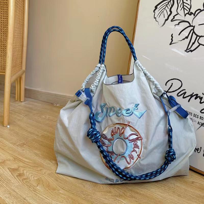 INS สไตล์ฮอต กระเป๋าช้อปปิ้ง กระเป๋าถือ ลายปักญี่ปุ่น พร้อมส่ง