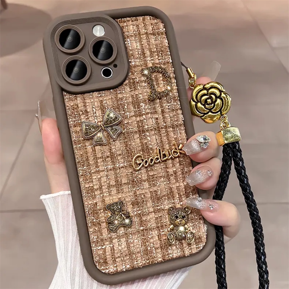เคสโทรศัพท์มือถือ ซิลิโคนนิ่ม กันกระแทก ป้องกันกล้อง ลายตุ๊กตาหมี ขนาดเล็ก หรูหรา สําหรับ iPhone15 14 13 12 11 Pro Max