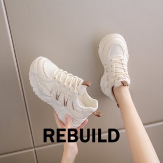 REBUILD  รองเท้าผ้าใบผู้หญิง สีขาว พื้นหนา รองเท้าผ้าใบส้นสูงส้นหนา รองเท้าแฟชั่น ผูกเชือก  กีฬาและแฟชั่น ทิพย์ ใช้ บุนวมนุ่ม FBX239165237Z230915