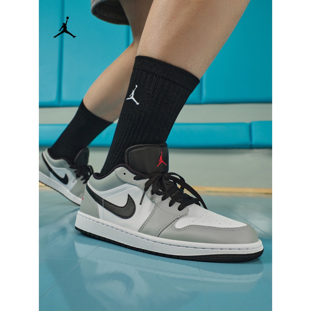 จัดส่งที่รวดเร็วNike Air Jordan 1 Low Light Smoke Grey Sneakers AJ1 ผ้าใบ แฟชั่นลำลอง รองเท้า sport