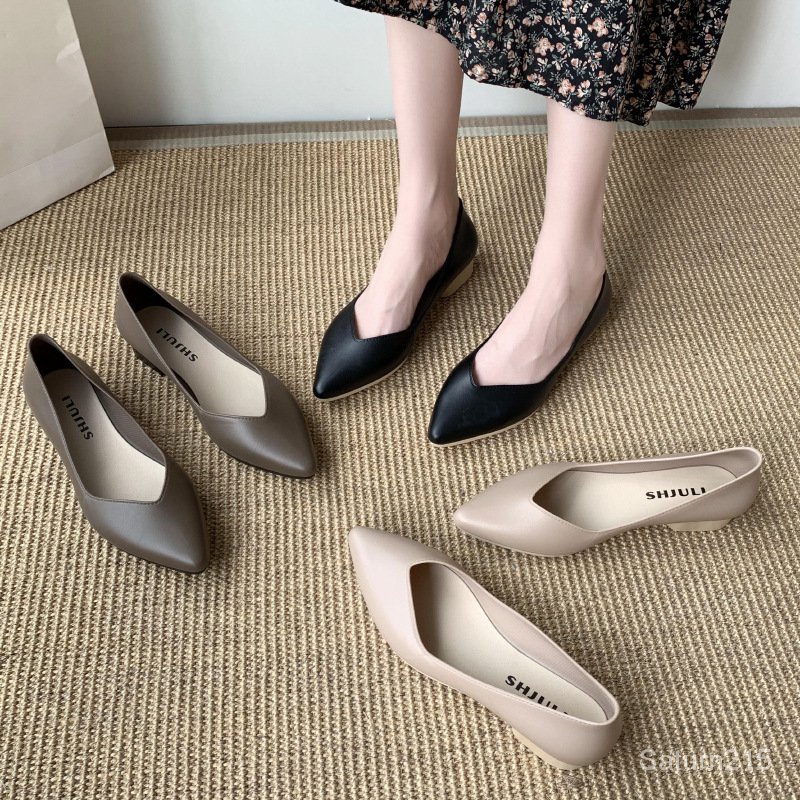 พร้อมส่ง ใหม่ รองเท้าส้นแบน หัวแหลม ยาง กันลื่น ทนต่อการสึกหรอ แฟชั่นสําหรับผู้หญิง