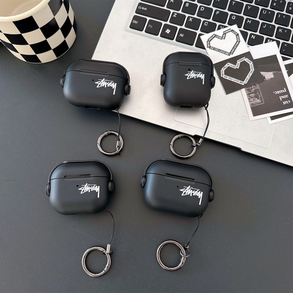 Holder AirPods Case Stussy Headphone Cover เข้ากันได้กับ AirPods 4 1/2 3rd gen pro 2 2023 ใหม่ไร้สายบลูทูธชุดหูฟังสนับสนุนขาตั้งป้องกันกรณีปลอก