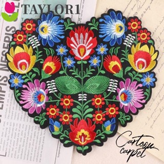 Taylor1 แผ่นแพทช์สติกเกอร์ รูปหัวใจ ปักลายดอกไม้ สไตล์จีน สําหรับติดตกแต่งเสื้อผ้า