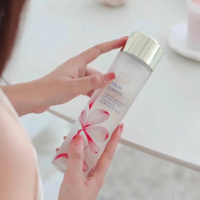 Estee Lauder Essence เอสเซนส์น้ํา กลิ่นดอกซากุระ ของแท้ 200 มล.