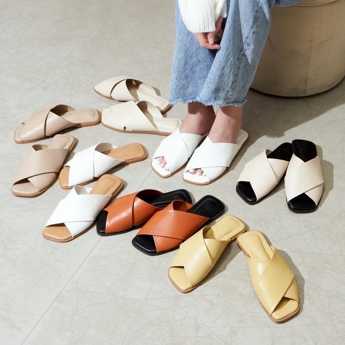 hot sell Pretzel Buckle Me รองเท้าแตะสุดนุ่ม