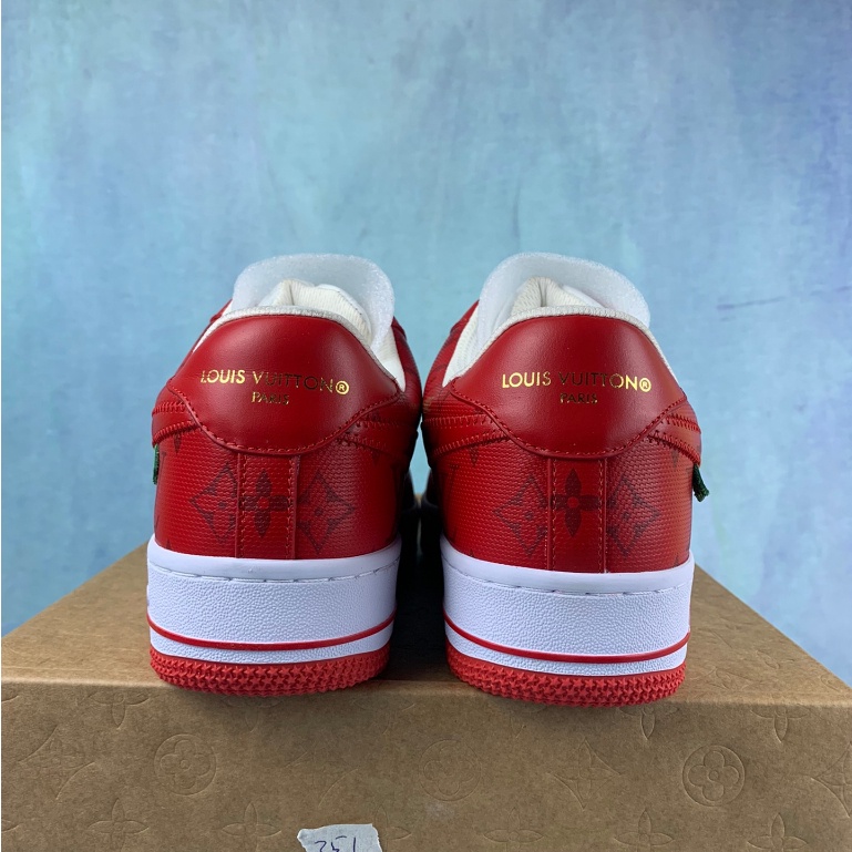 Louis Vuitton x Nike Air Force 1 '07 Low "สีแดง/สีขาว" ผ้าใบลำลองกีฬาแบนสำหรับผู้ชายและผู้หญิง รองเ