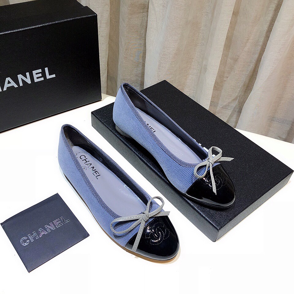 Chanel ของแท้ 100% รองเท้าปิดส้น ผู้หญิง สีเงิน / สีดํา
