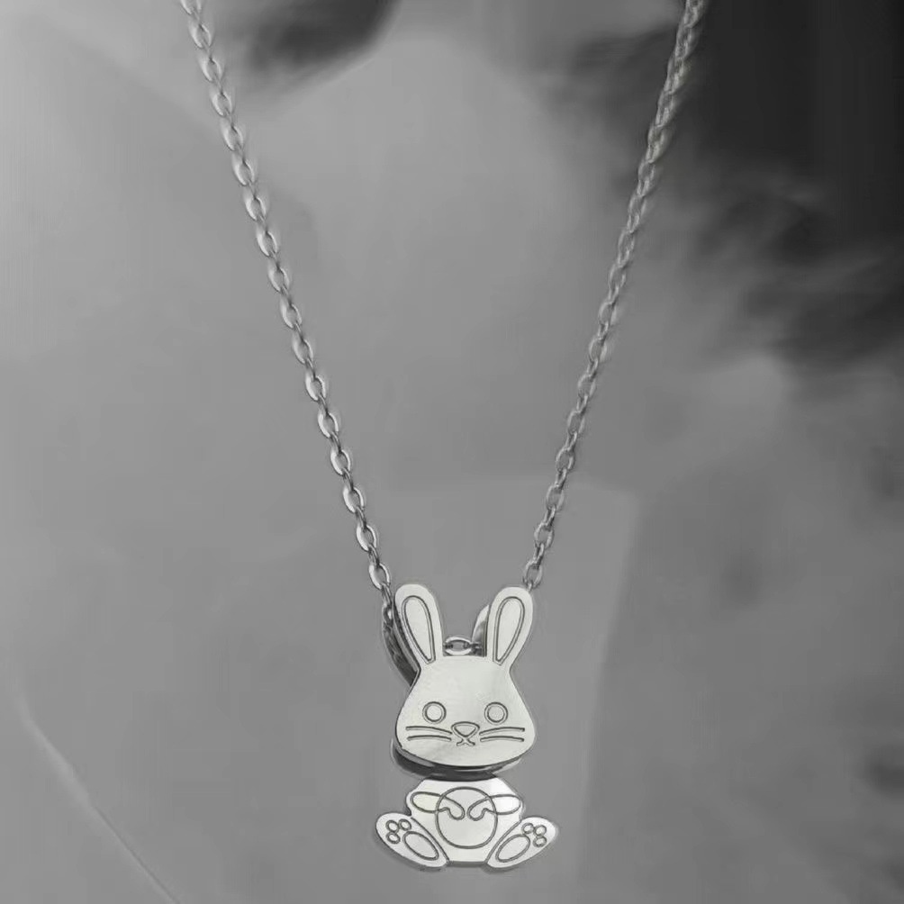 Ht สร้อยคอ สเตนเลส ทอง 18K จี้การ์ตูนกระต่ายน่ารัก เรียบง่าย ไม่จางหาย เครื่องประดับ สําหรับผู้หญิง