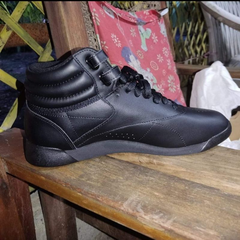 Original Imported Rebook High Cut Shoes Brandnew Made in DUBAI Size 26.5 CM