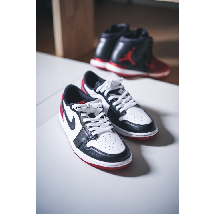 ของแท้ 100 % Nike Jordan Air Jordan 1 Low OG Black Toe รองเท้า Hot sales