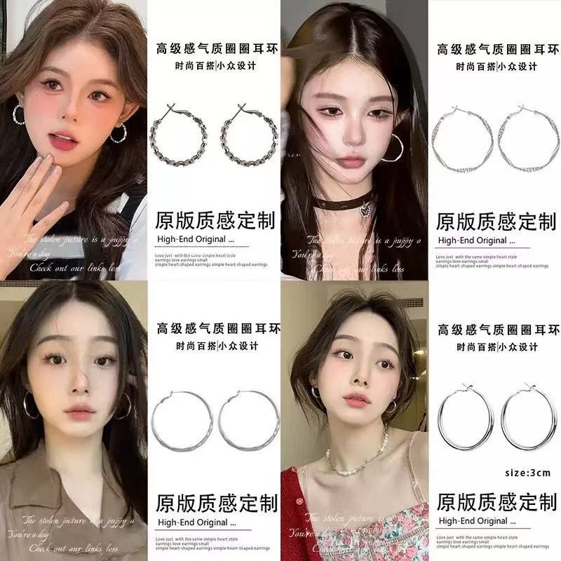ต่างหูห่วงกลมธรรมดาสําหรับผู้หญิงแสงหรูหราต่างหูแฟชั่นระดับไฮเอนด์ 2025 สไตล์ใหม่หน้าเล็กต่างหูสไตล์ยุโรปและอเมริกา