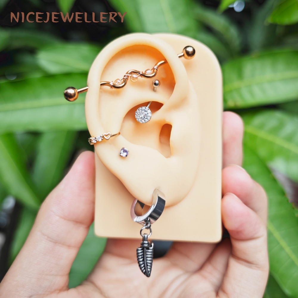 1 PC Rhinestone ต่างหูสตั๊ด Feather Shape Dangle ต่างหู Punk อุตสาหกรรม Barbell หูเจาะ 16G Rook เจาะ