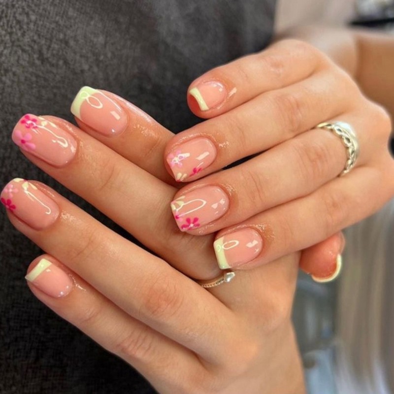 KIIK Short Square Press on Nail French Tip กาวติดเล็บปลอมบนเล็บดอกไม้เล็บปลอม