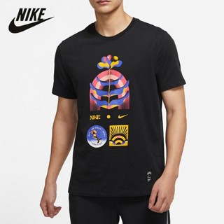 Nike ของแท้ 100% เสื้อยืดคอกลม แขนห้าส่วน พิมพ์ลายแอปสแตรกท์ ทรงหลวม สไตล์คลาสสิก สําหรับผู้ชาย DM5431