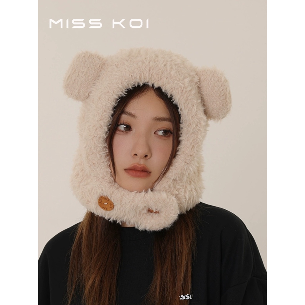 Misskoi [พร้อมส่ง] ใหม่ หมวกผ้ากํามะหยี่ขนนิ่ม แต่งหูหมีน่ารัก แบบสวมหัว ให้ความอบอุ่น เหมาะกับใส่ขี่จักรยาน แฟชั่นฤดูหนาว สําหรับผู้หญิง