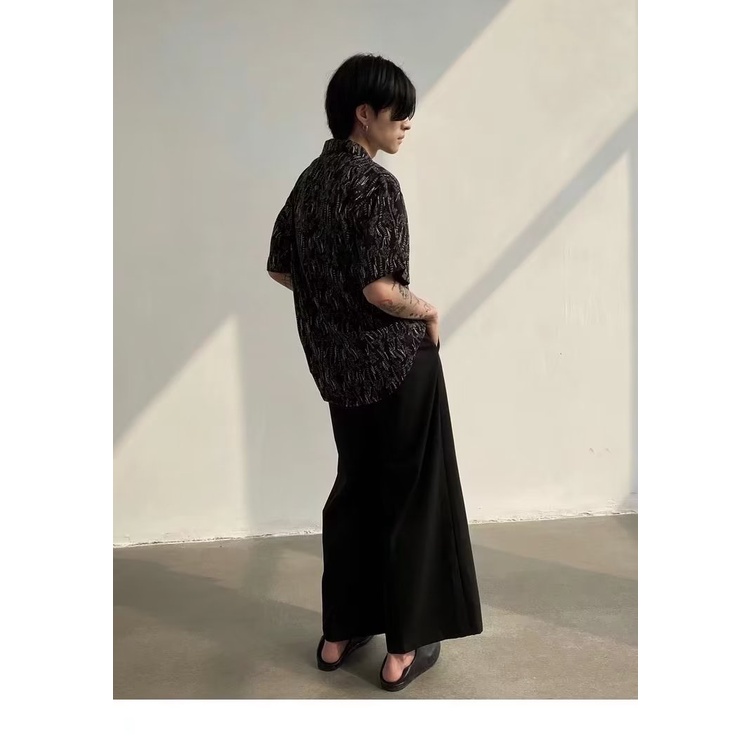 เสื้อเชิ้ตแขนสั้น คอปก ทรงหลวม ลายดอกไม้ สไตล์วินเทจ เหมาะกับเดินชายหาด แฟชั่นคู่รัก สําหรับผู้ชาย - รูปที่ 2