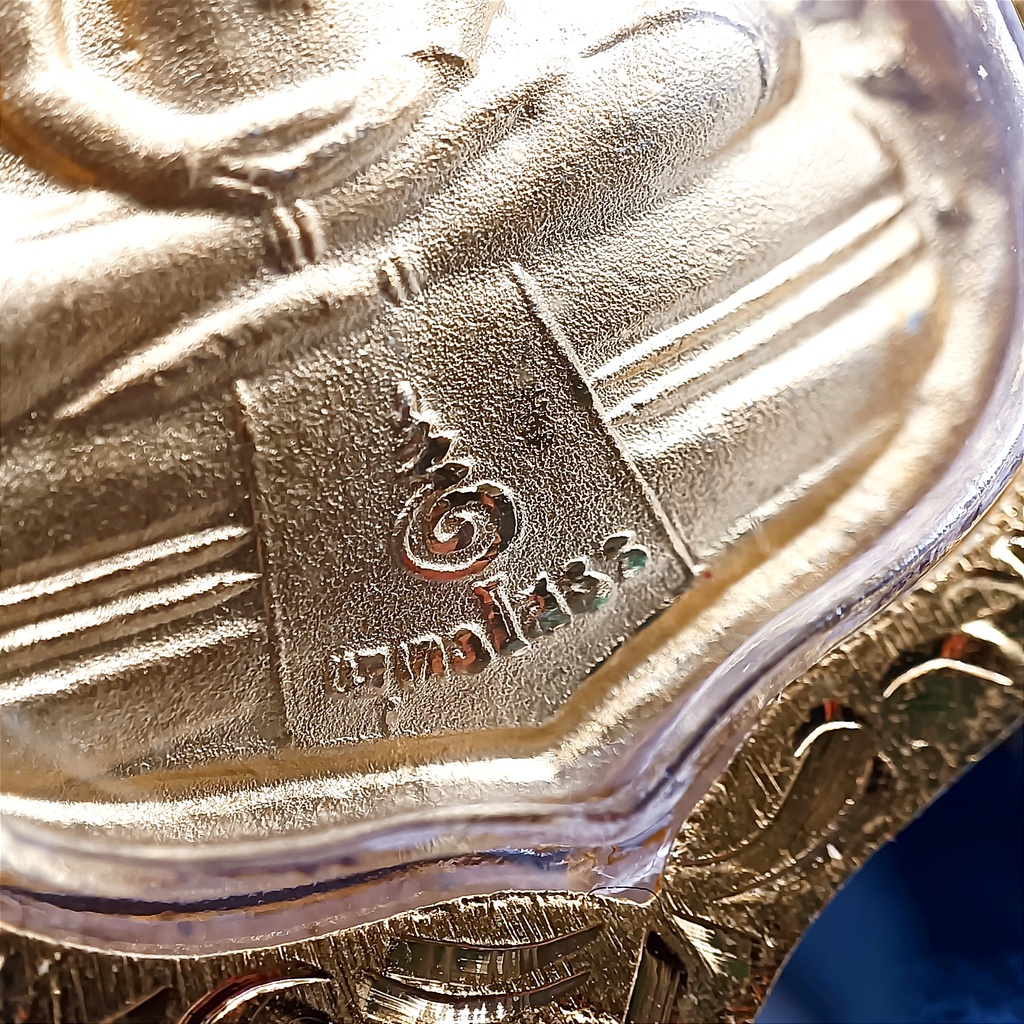 K229  เหรียญเสมา หลวงพ่อโสธร สีทอง รุ่น100 ปี หลังยันต์ ปี 2560 กรอบพระทองไมครอน ขนาด 2.8 x 3.5 ซม. - รูปที่ 5