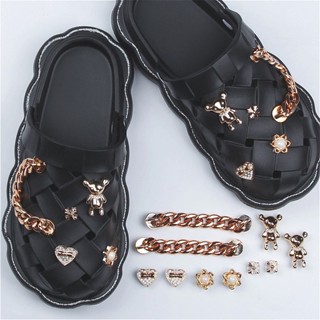 จี้Clog ตกแต่งชุดอุปกรณ์เสริมทั้งหมด Croc charm จิ๊บบิท Jitbitz Croc jibbitzจิ๊บบิทติดรองเท้า Chain Charm jitbitz Charm croc shoe Croc charm Charms Jibitz ตุ๊กตาติดรองเท้า jibbitz crocs ตัวติดรองเท้า crocs รองเท้า เครื่องประดับแฟชั่น