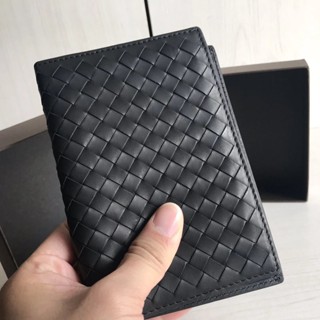 กระเป๋าสตางค์ กระเป๋าเก็บหนังสือเดินทาง หนังวัว แบบสาน ขนาด 15x11 ซม.
