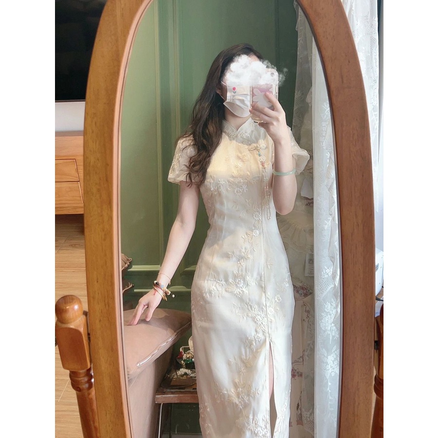 ชุดเดรสกี่เพ้า ปักลาย สีขาว สไตล์จีนเรโทร