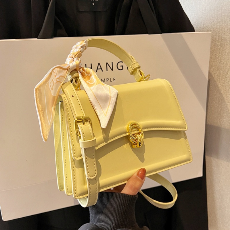 🎀[พร้อมส่งจากไทย]🎀 กระเป๋าถือสุภาพสตรี 2023 กระเป๋าสะพายหลังเกาหลีแบบใหม่ความจุสูง
