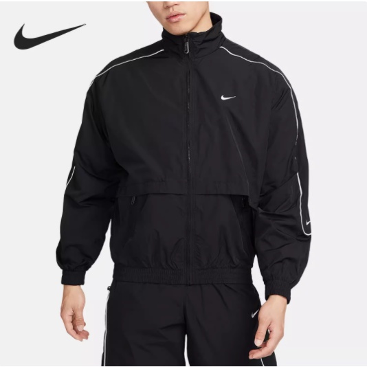 【พร้อมส่ง】ของแท้ 100% Nike Solo Swoosh เสื้อแจ็กเก็ตกีฬา คอปกตั้ง สําหรับผู้ชาย FB8623