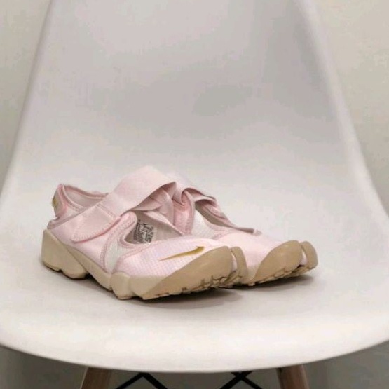 Nike Air Rift Breathe "Light Soft Pink" รองเท้าพรีเมี่ยม ของแท้