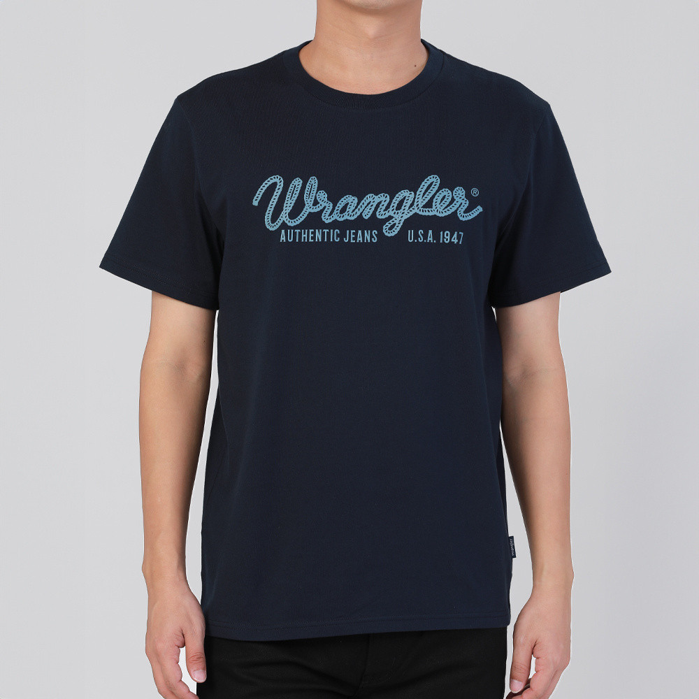 WRANGLER เสื้อยืดแขนสั้นผู้ชาย Regular รุ่น WR F524MTSSF66 สีกรมท่า