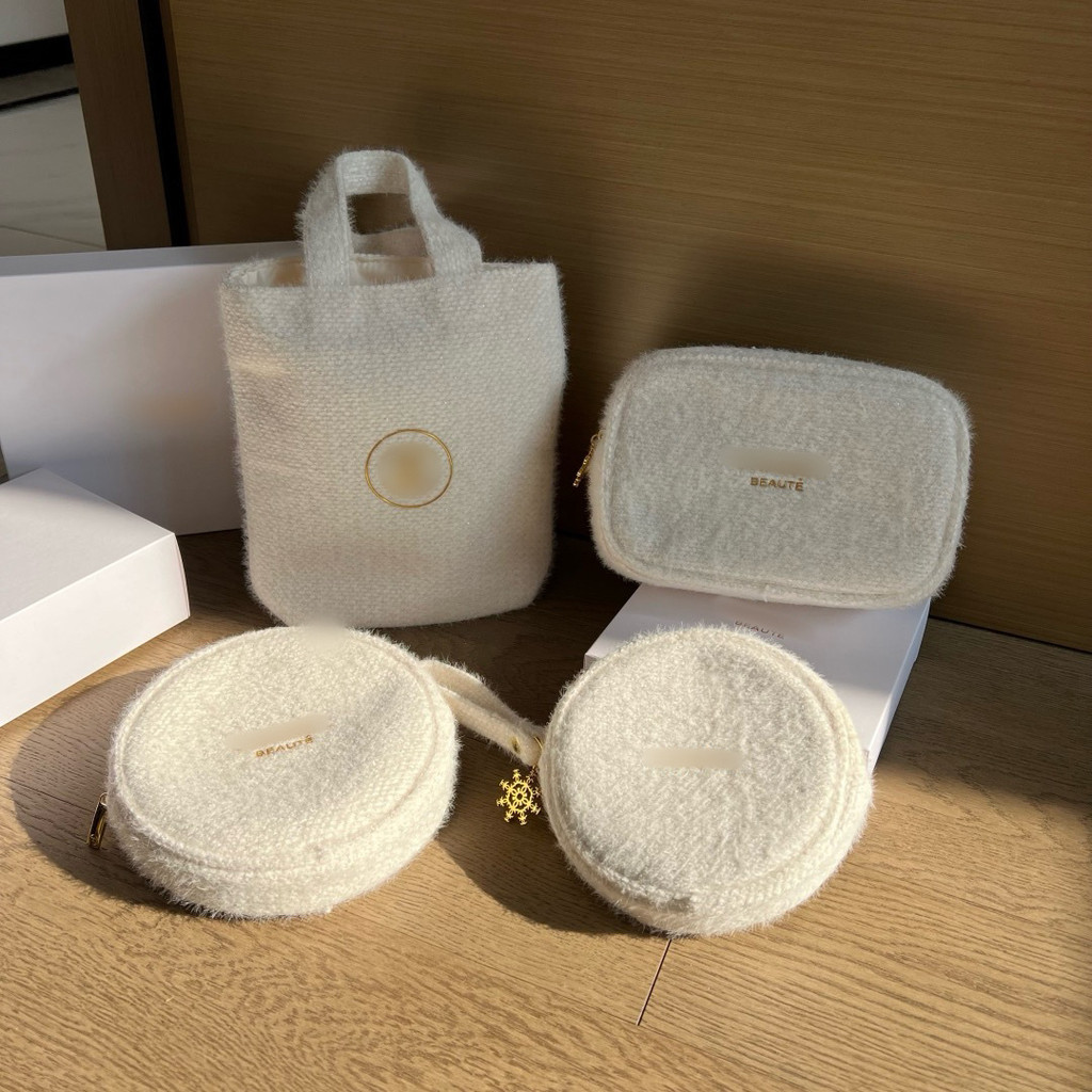 Vip Gift Christmas Snowflake series กระเป๋าถือ Plush bun กระเป๋าแต่งหน้า Square bun