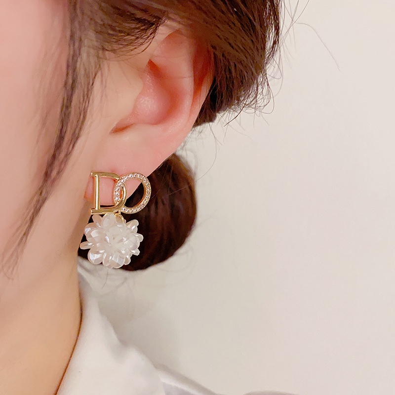 พร้อมส่ง❤️ต่างหูตัวอักษรภาษาอังกฤษใหม่S925เงินสเตอร์ลิงขาวดอกไม้ผู้หญิงเครื่องประดับหู.COD