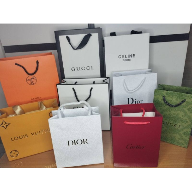 ถุงกระดาษแบรนด์เนม ถุงของขวัญ หลายขนาด หลายยี่ห้อ