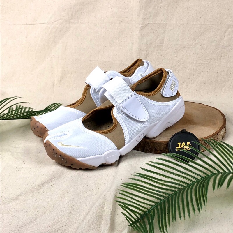 Nike AIR RIFT WHITE BROWN SLIP ON รองเท้าผ้าใบสำหรับผู้หญิงชุดฮิญาบ