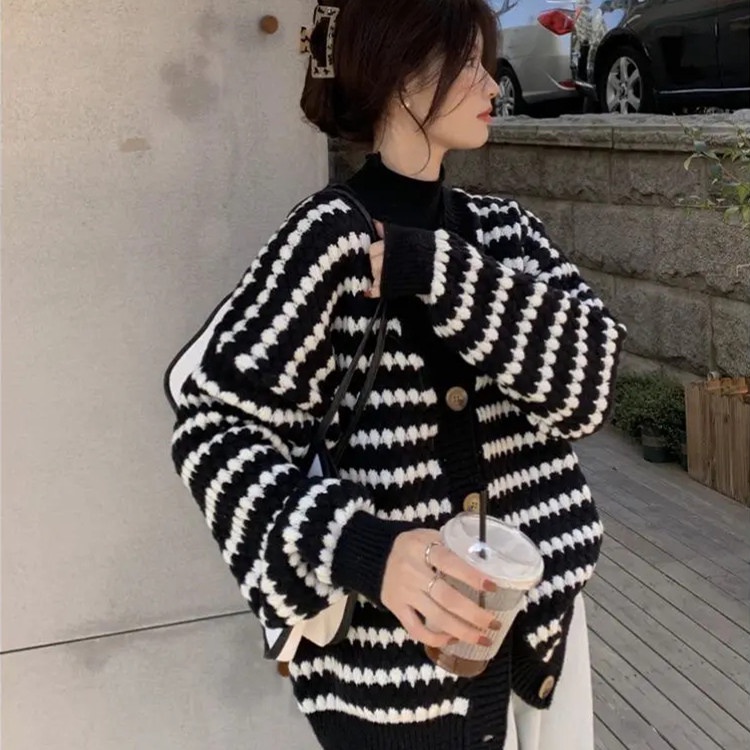 เสื้อคาร์ดิแกนกันหนาว แขนยาว คอวี ผ้าถัก ทรงหลวม ลายทาง สไตล์เกาหลี สําหรับผู้หญิง