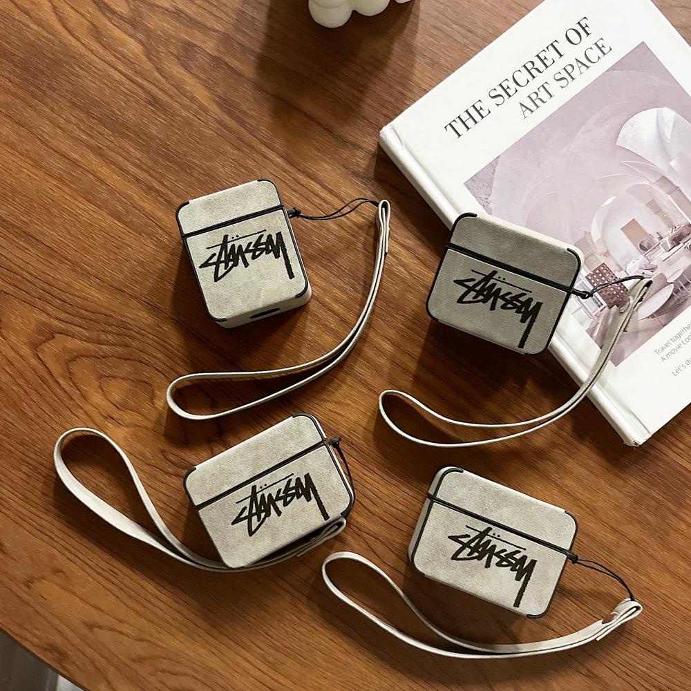เคสหูฟังบลูทูธ หนังนิ่ม กันกระแทก ลาย Stussy พร้อมสายคล้อง สําหรับ Airpods Pro2 gen3 1/2