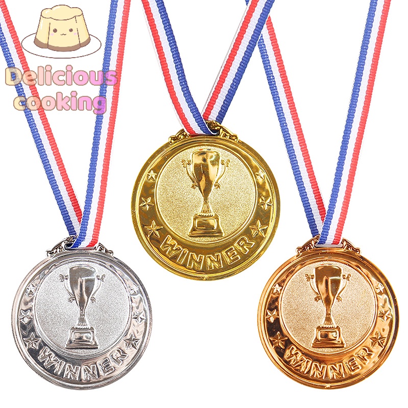 [Delicious Cooking] เหรียญรางวัลฟุตบอล รางวัล รางวัล รางวัล สีทอง สีเงิน สีบรอนซ์ ของเล่นสําหรับเด็ก ของที่ระลึก ของขวัญ กีฬากลางแจ้ง [ใหม่]
