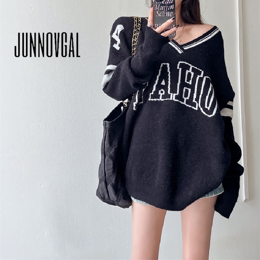 Junnovgal เสื้อกันหนาว คอวี แขนยาว พิมพ์ลายตัวอักษร ทรงหลวม สีพื้น สําหรับผู้หญิง 2023