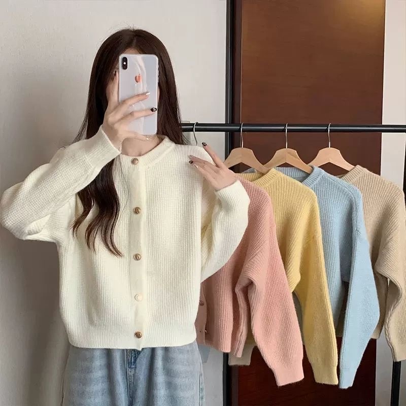 แฟชั่นสําหรับผู้หญิง ลําลอง สีพื้น เสื้อคาร์ดิแกนแขนยาว ทรงเกาหลี